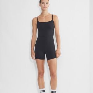 ARITZIA Golden LIFE Divinity 5" Romper Sz XS Excercise Outdoor Preppy Casual
